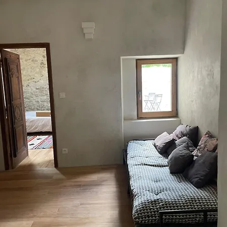 Maison Sur Les Hauteurs De *